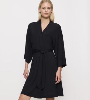 Aura Spotlight Robe 0004 BLACK